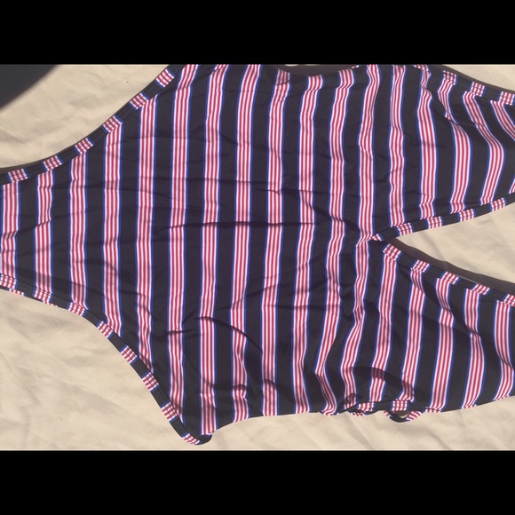 Express one-piece swimsuit - Picture 4 of 7